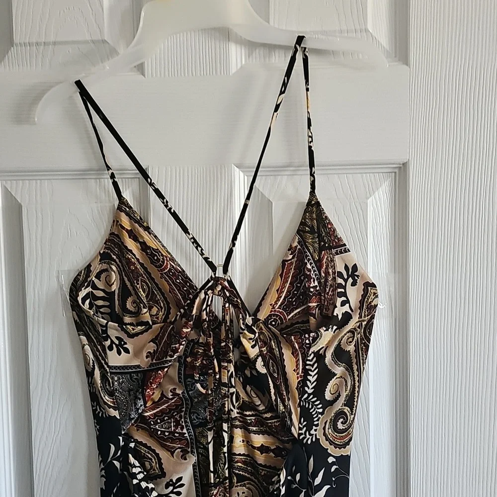 Elegant Black and Gold Paisley Maxi Dress - Picture 6 of 8